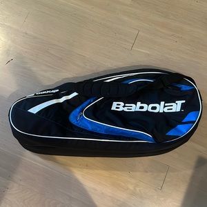Babolat Tennis bag with top and shoulder strap blue.